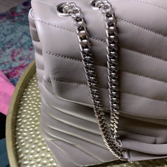 Large Loulou Chain Bag PearlGray Matelassé Leather - Picture 4 of 16